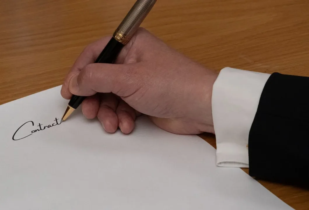 9 Essential Clauses to Check in a Corporate Travel Contract
