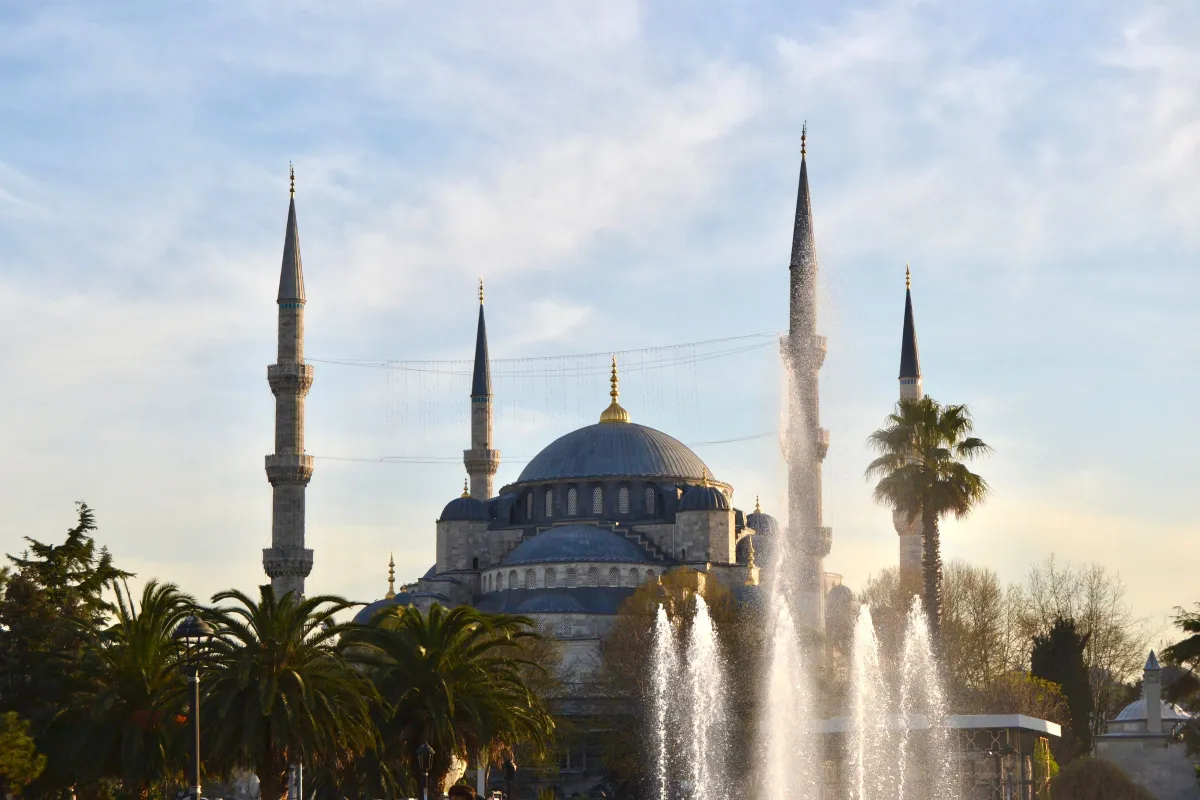 Sultan Ahmed Mosque (Blue Mosque) with fountains in Sultanahmet Square